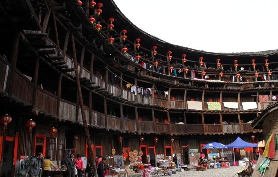 走進“東方古城堡”——福建土樓